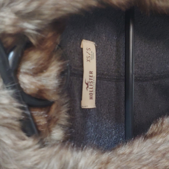 Hollister Cardigan W/ Fur Trim - Picture 2 of 3